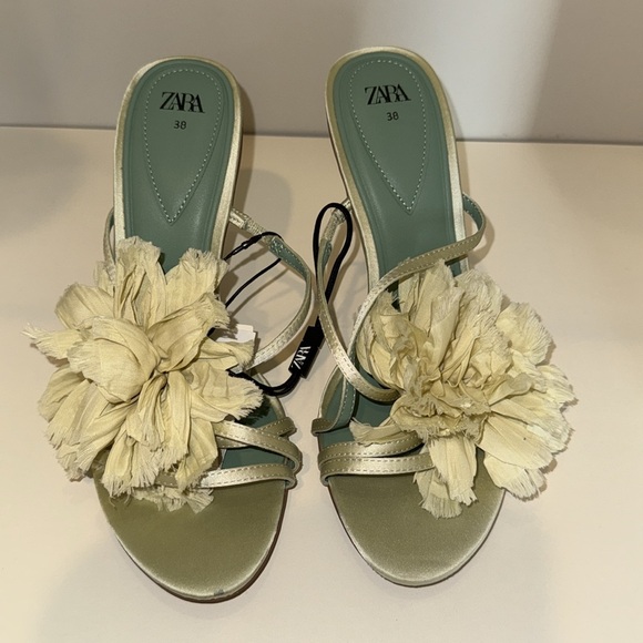 Zara Shoes - Zara Healed Sandals With Maxi Flowers